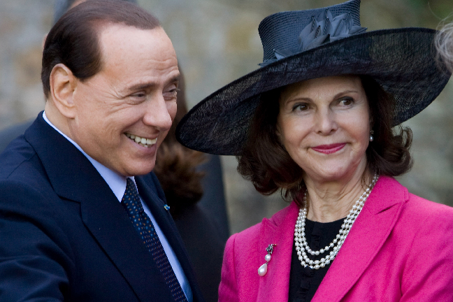 Men se där! Silvio med vår drottning Silvia. Frågan är egentligen vem som opererat sig flest gånger?