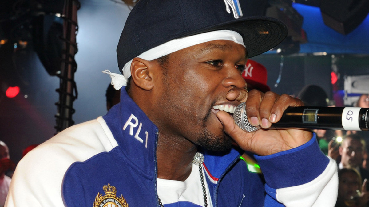 Även rapstjärnor mimar. När 50 Cent uppträdde på BET Awards år 2007 så visade han hur det går till. Vid ett tillfälle under uppträdandet så tog 50 av sig sin jacka och rappade utan att ens röra sin mun. Och mikrofonen var inte ens i närheten av hans mun...Ooops! 