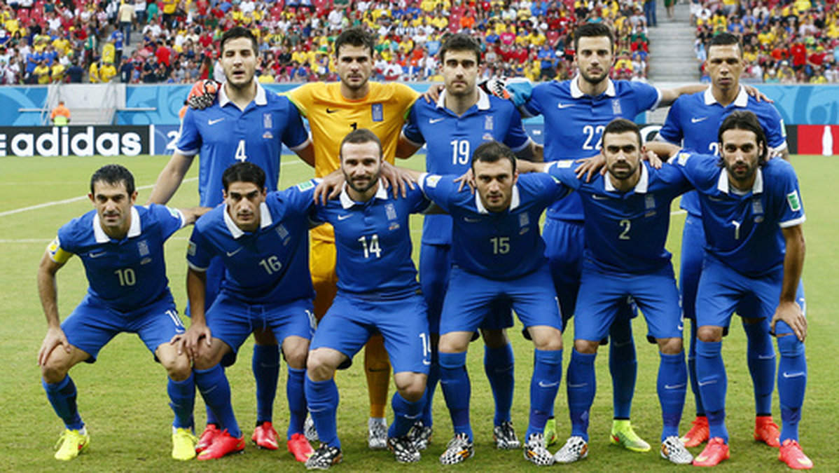 Greklands landslag skänkte sina VM-bounsar till hemlandet. 