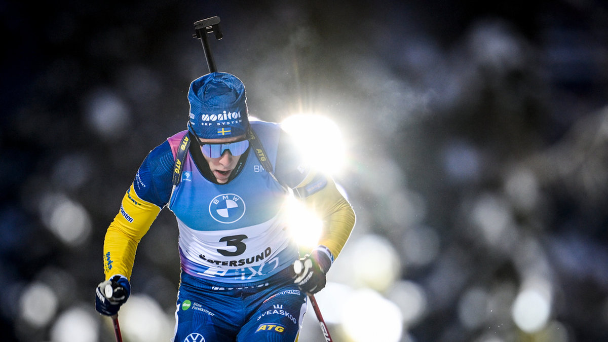 Sebastian Samuelsson under herrarnas distanslopp över 20 kilometer under världscupen i skidskytte på Östersunds skidstadion.