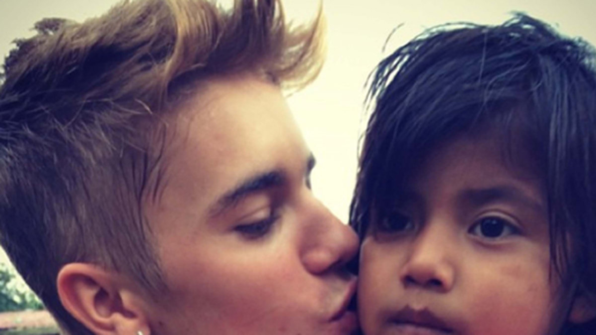 Justin Bieber gosar med barn. 