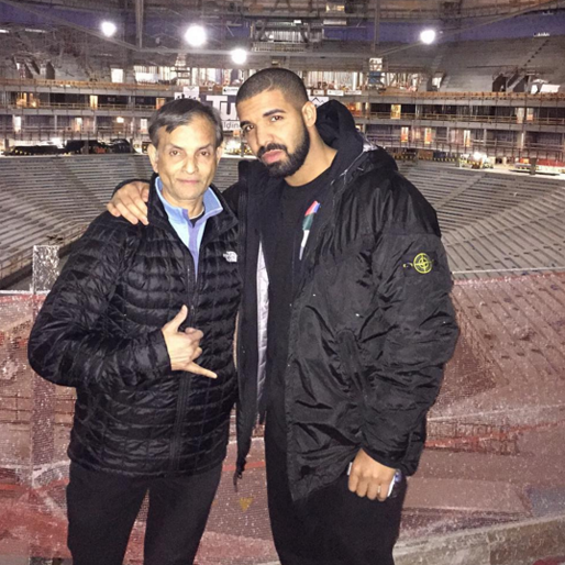 Drake reppar Stone Island. Drake reppar Stone Island.