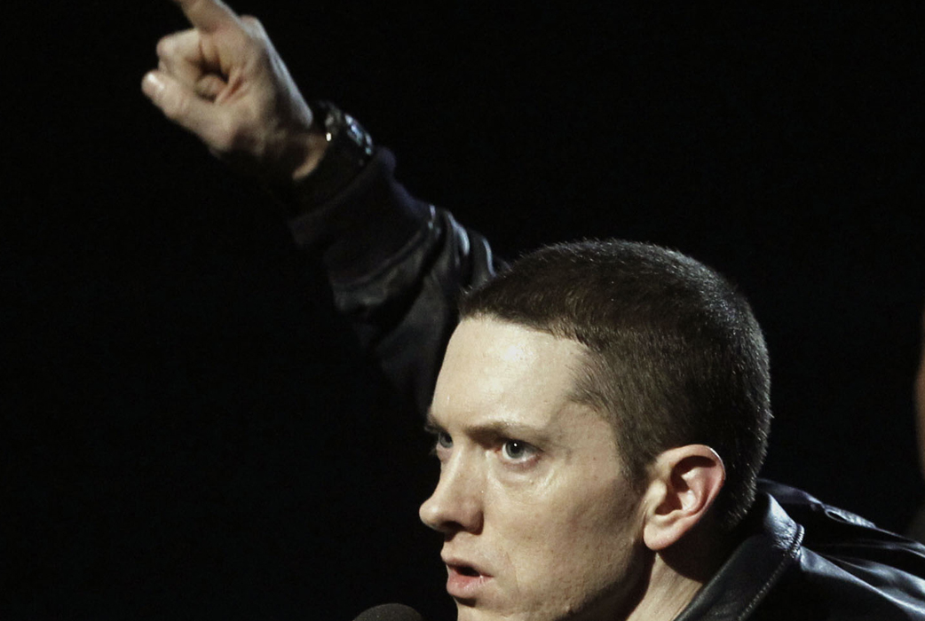 Eminem brukar kräva en hel märkliga grejer, men år 2011 överträffade han till och med sig själv. Då ville han ha ett akvarium med koi-fiskar installerat backstage. 