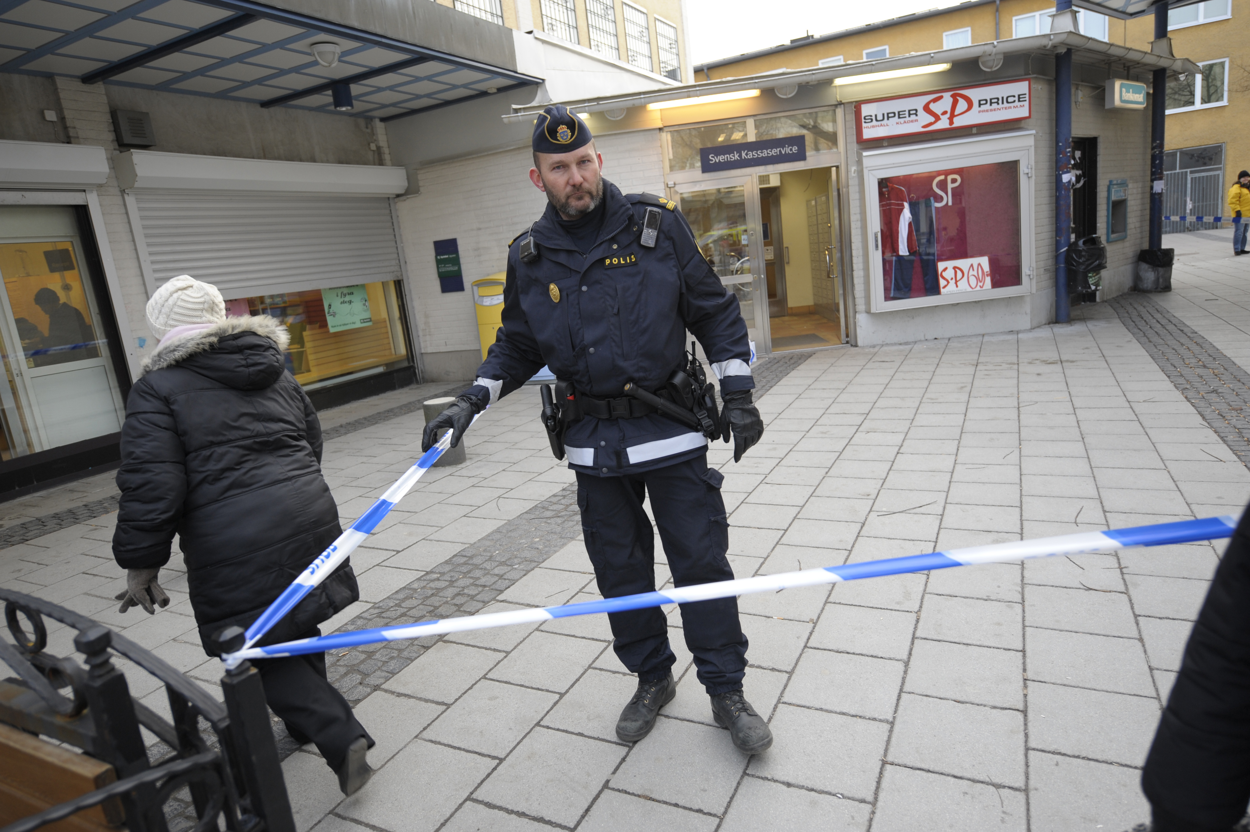 Stenkastning, Rinkeby, Upplopp, Brott och straff, Polisen