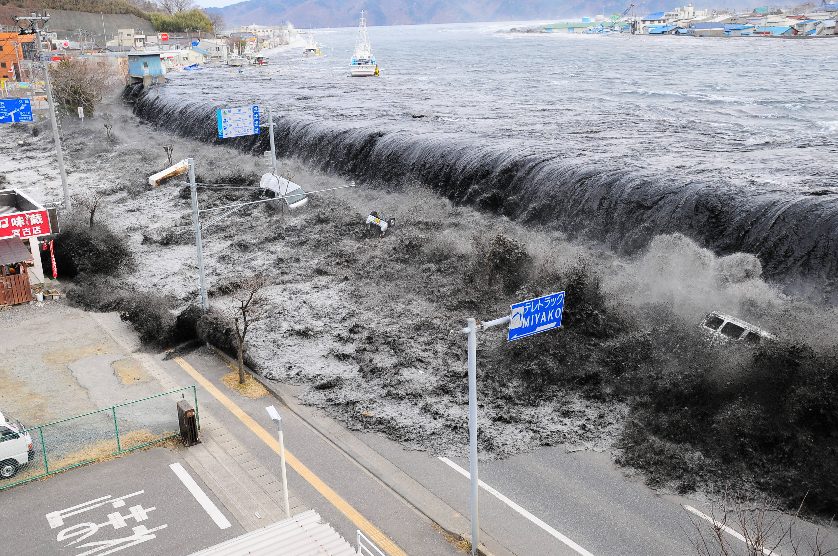Jordbävningen inträffade klockan 14.46 11 mars 2011 på 10 kilometers djup i havet ungefär 380 kilimeter ut i havet nordost om Tokyo.