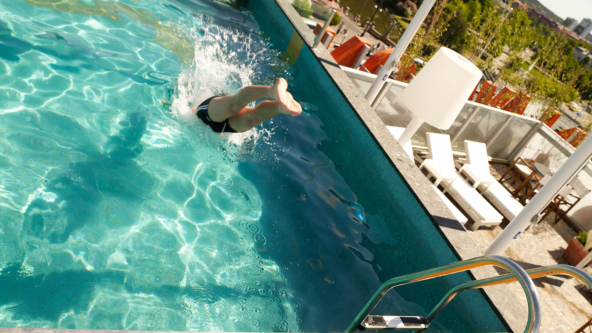 Avalon Hotel, Göteborg. Designhotell beläget vid Kungsportsplatsen. Vissa av rummen har öppen badrumslösning. Det finns även en takterrass med pool. Genomsnittspris: 2149 kr/natt. Avalon Hotel, Göteborg. Designhotell beläget vid Kungsportsplatsen. Vissa av rummen har öppen badrumslösning. Det finns även en takterrass med pool. Genomsnittspris: 2149 kr/natt.