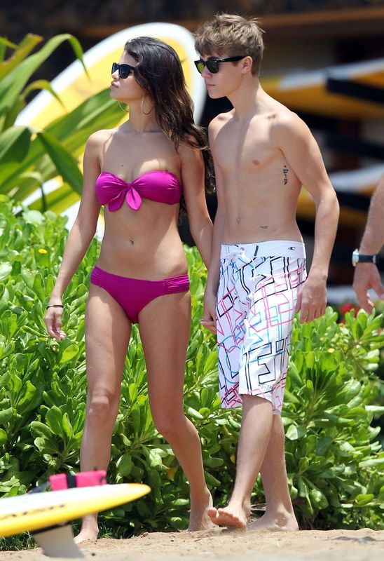Justin och Selena Gomez på semester 2011. Justin och Selena Gomez på semester 2011.