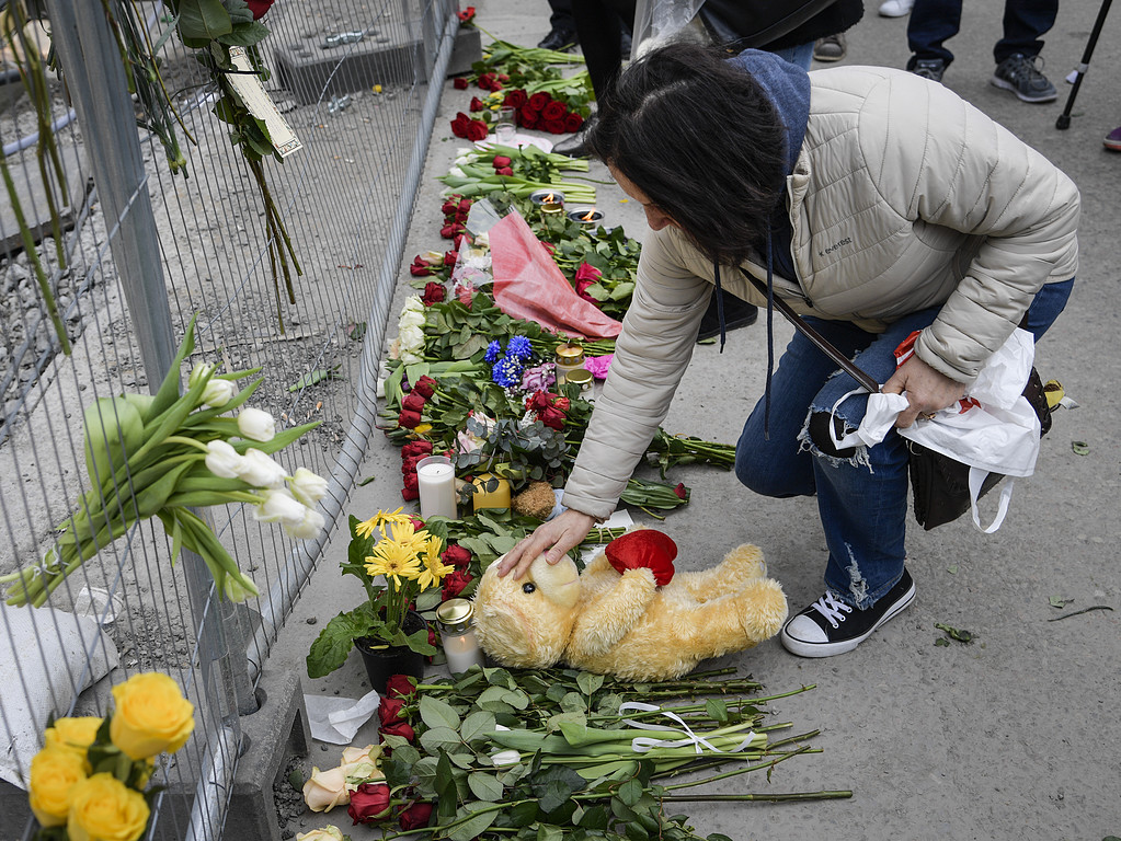 Stockholm i sorg Dagen efter terrordådet