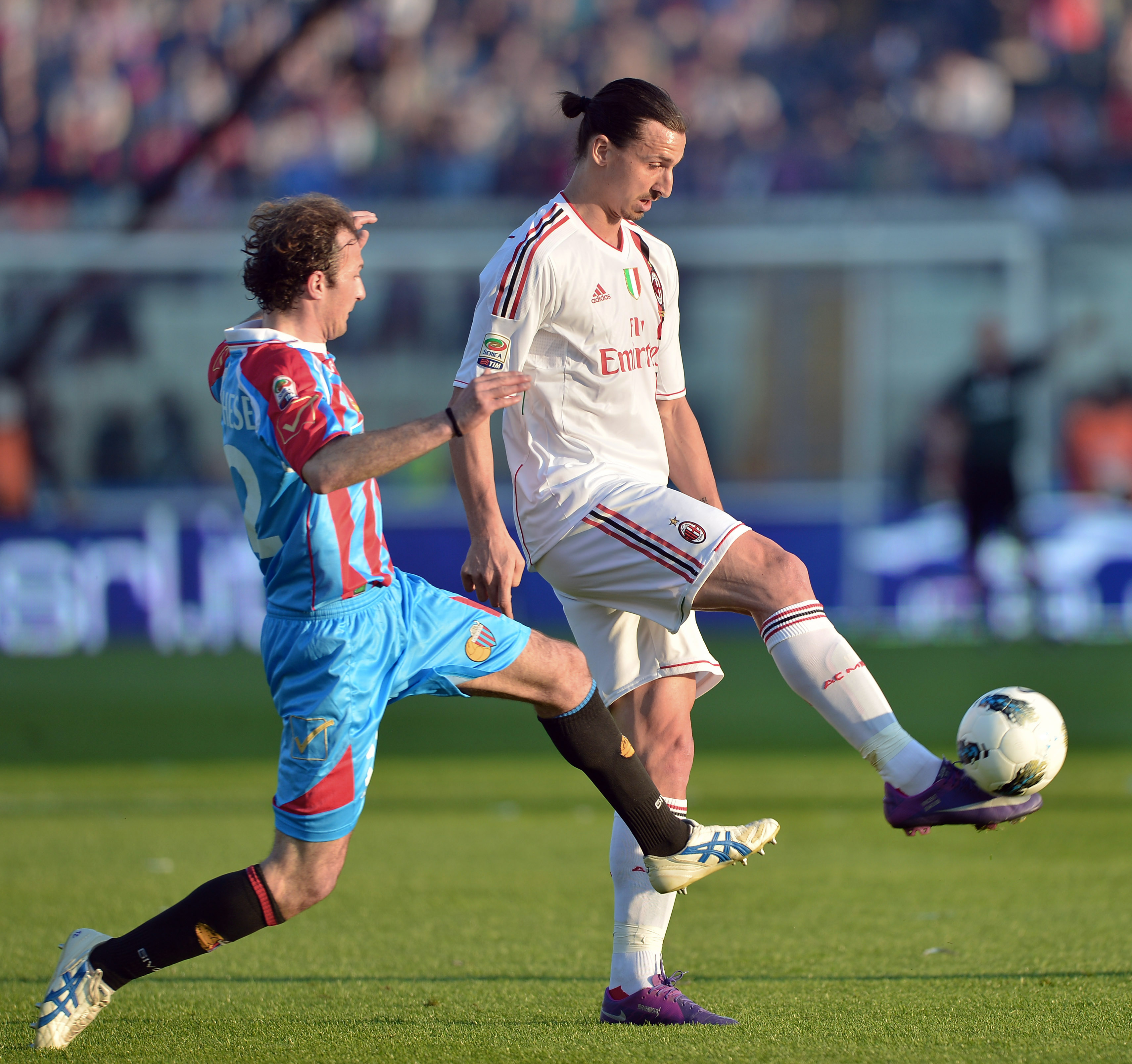 Zlatan Ibrahimovic spelade fram till Robinhos 0-1-mål, men det räckte inte för att ge Milan segern mot Catania.