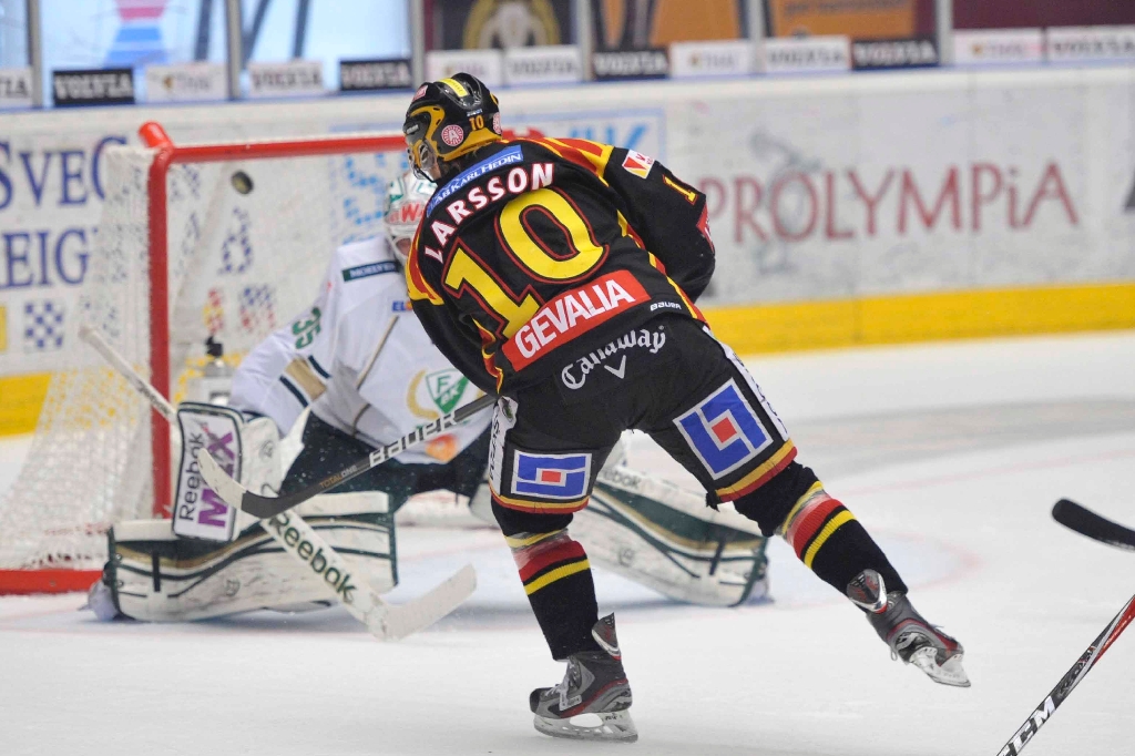 Johan Larsson har även han bestämt sig - det blir spel i NHL och Minnesota i höst.