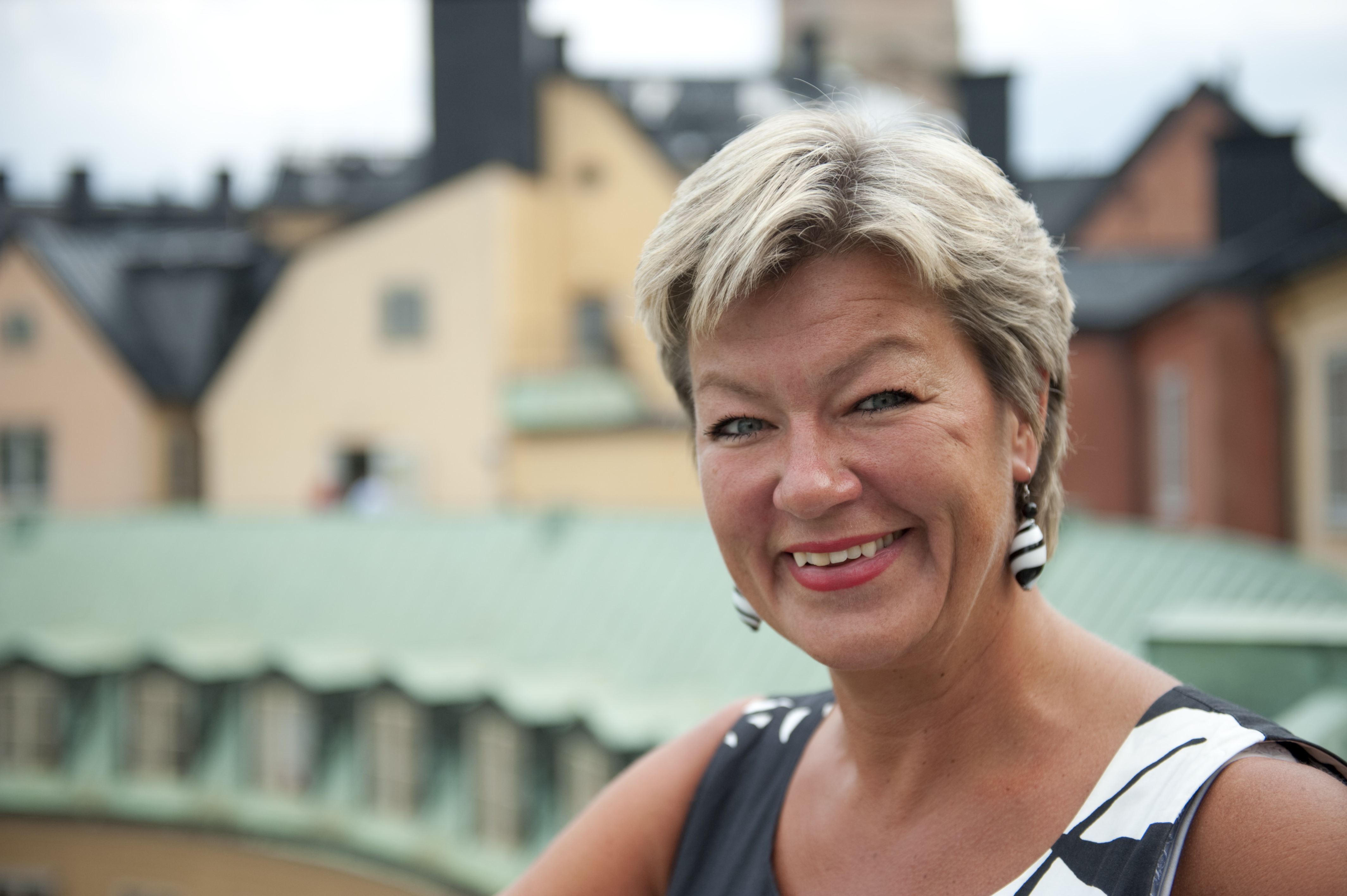 Ylva Johansson stöder Björklunds förslag. Men hon möter stark kritik från sina samarbetspartier.