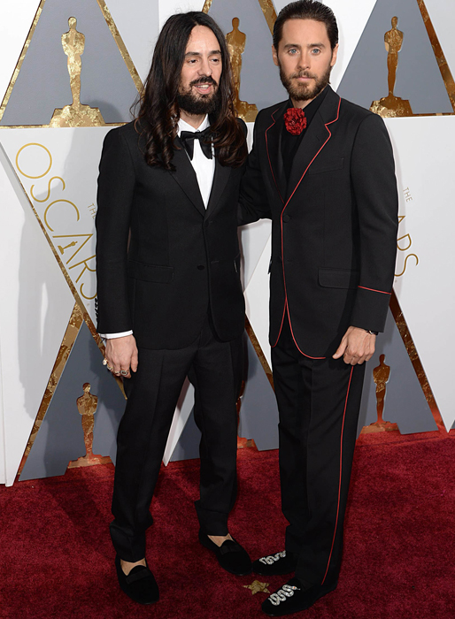 Alessandro Michele med Jared Leto, som valde en lite mer vågad outfit. Alessandro Michele med Jared Leto, som valde en lite mer vågad outfit.