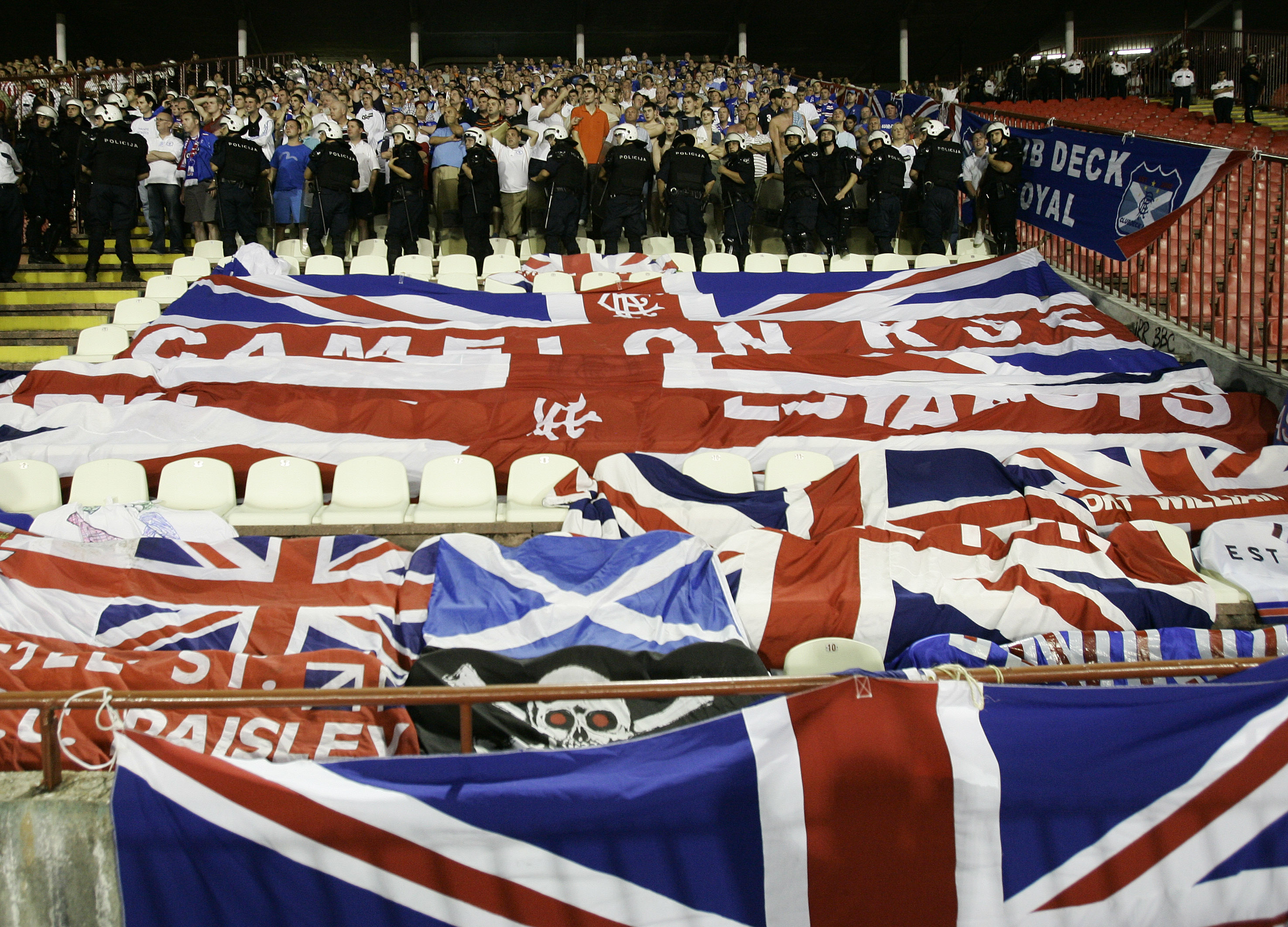 Glasgow Rangers fans firar årsdagen av Battle of the Boyne på grund av sin traditionella protestantiska bakgrund.