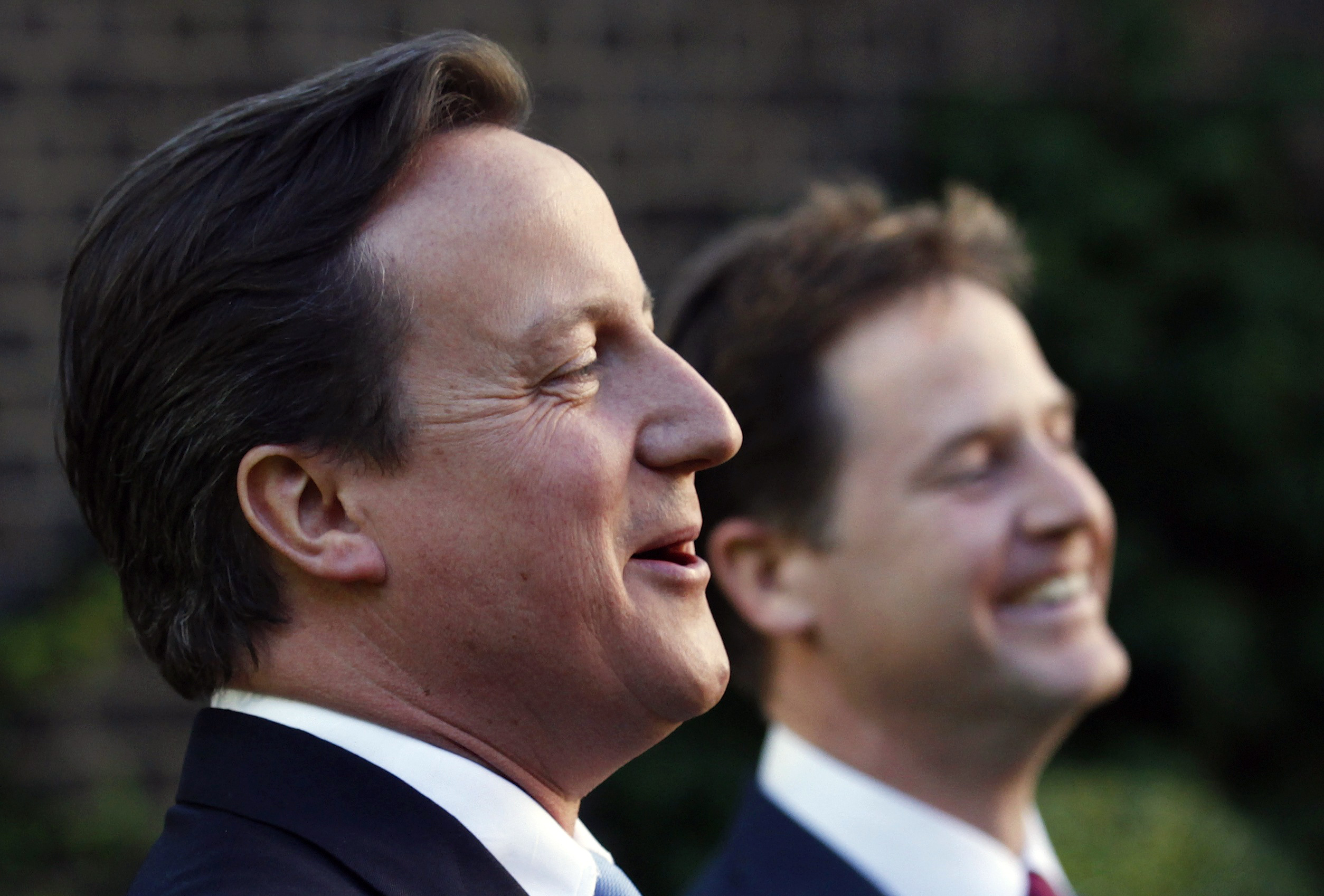 Storbritanniens premiärminister David Cameron (Torypartiet) och biträdande premiärminister Nick Clegg (Liberaldemokraterna) ratar den svenska...
