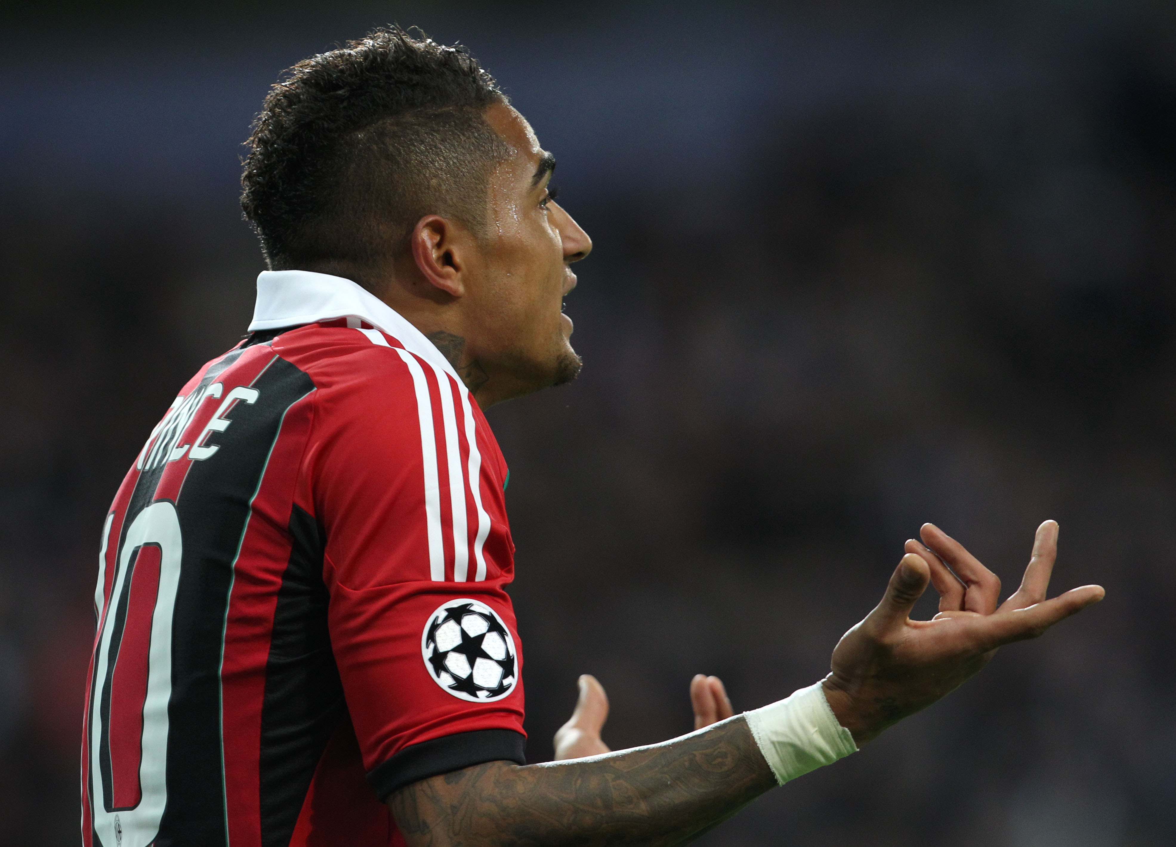 Prince Boateng ser oförstående ut. Prince Boateng ser oförstående ut.
