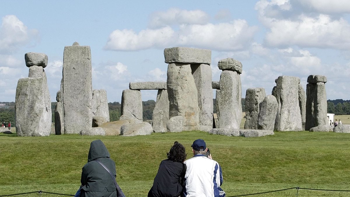 Stonehenge i Storbritannien är sist men inte minst. Eller jo, Stonehenge är faktiskt värt minst av de åtta i bildspelet. 91 miljarder är värdet.