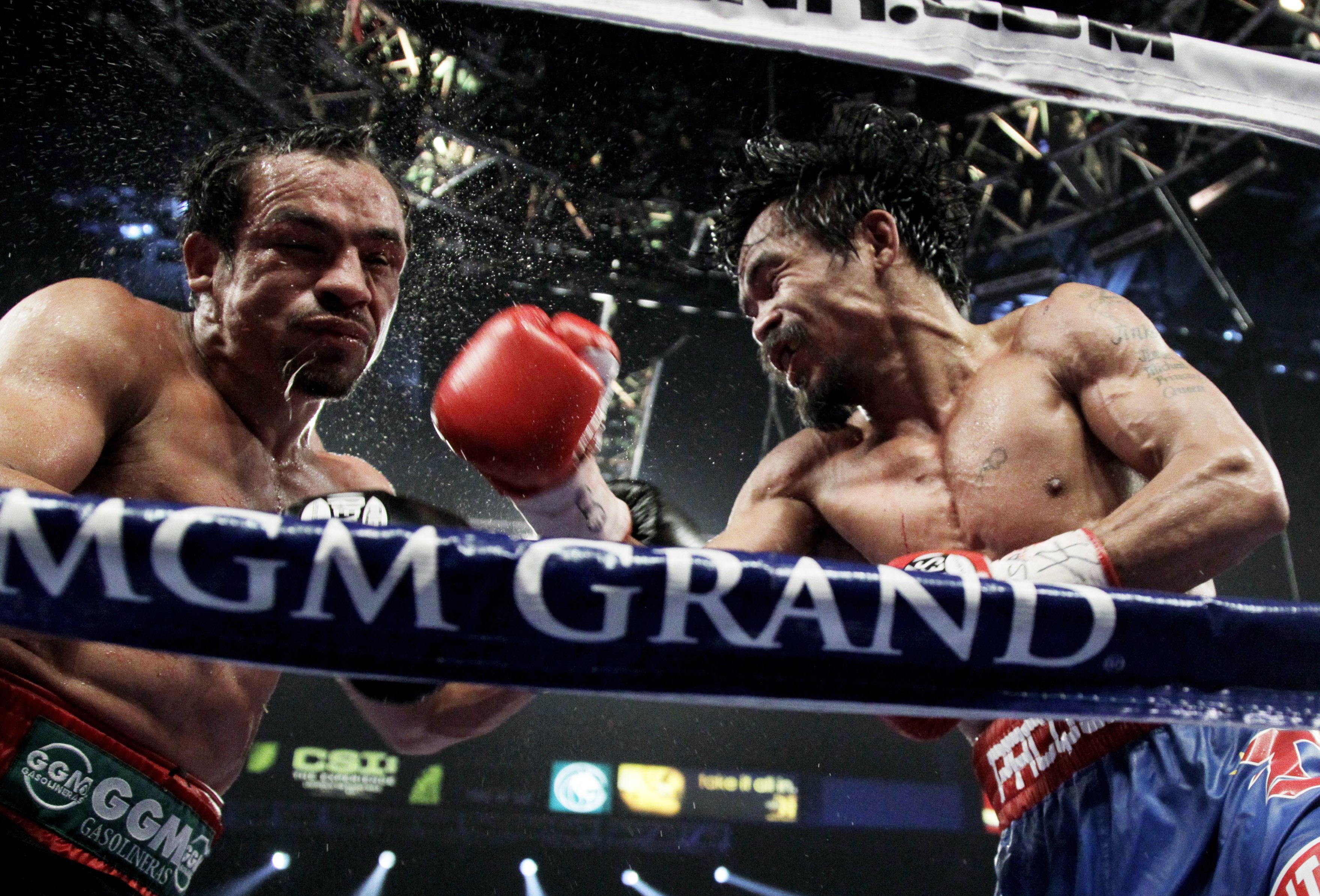Marquez hade ett övertag inledningsvis men Pacquiao tog tillbaka kommandot i matchen. Marquez hade ett övertag inledningsvis men Pacquiao tog tillbaka kommandot i matchen.
