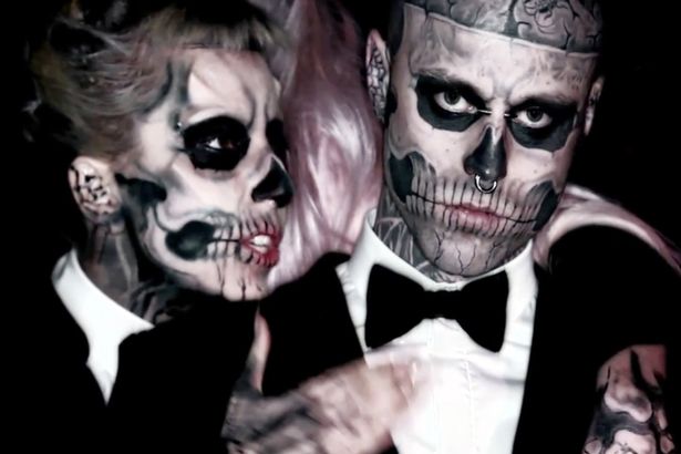 Lady Gaga och Rick Genest. Lady Gaga och Rick Genest.