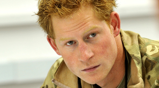 Prins Harry spelade klädpoker i Las Vegas år 2012. Men han hade inte turen på sin sida. Någon förevigade ögonblicket och läckte ut bilderna. Prins Harry spelade klädpoker i Las Vegas år 2012. Men han hade inte turen på sin sida. Någon förevigade ögonblicket och läckte ut bilderna.