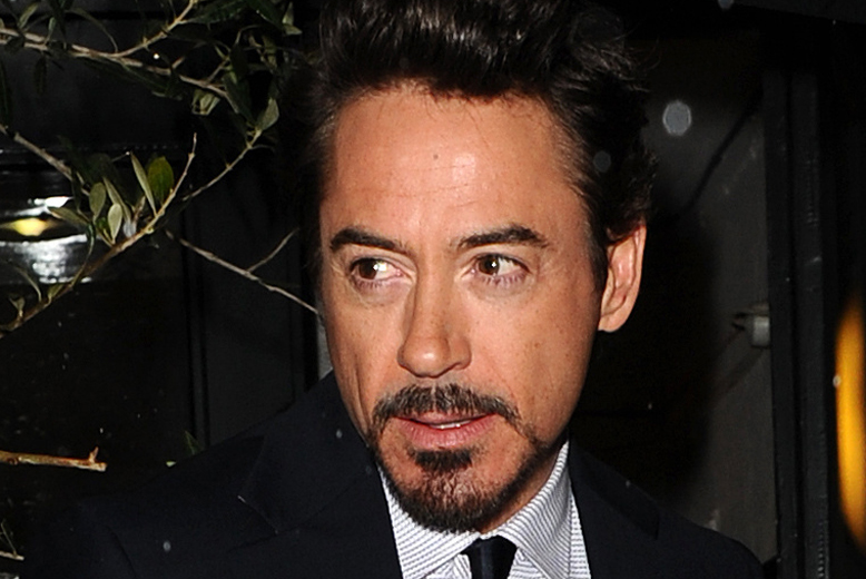 24. Trots drogmissbruk och in- och utcheckningar på rehab lyckas Robert Downey Junior hålla karriären vid liv. 24. Trots drogmissbruk och in- och utcheckningar på rehab lyckas Robert Downey Junior hålla karriären vid liv.