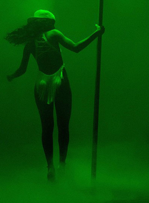 Rihanna går ofta och gärna på strippklubb. Rihanna går ofta och gärna på strippklubb.