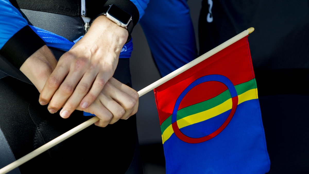 Samiska flaggan kan konfiskeras om någon försöker ta med den in.