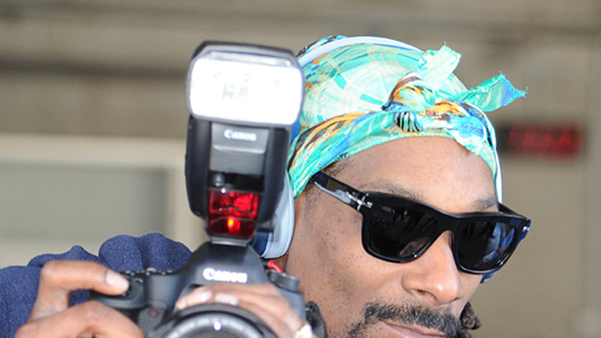 Snoop Lion ger fotograferna en match i Cannes. 