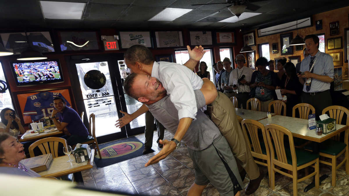 Presidenten åkte på en flygtur när han besökte Scott Van Duzers pizzeria i  Florida.