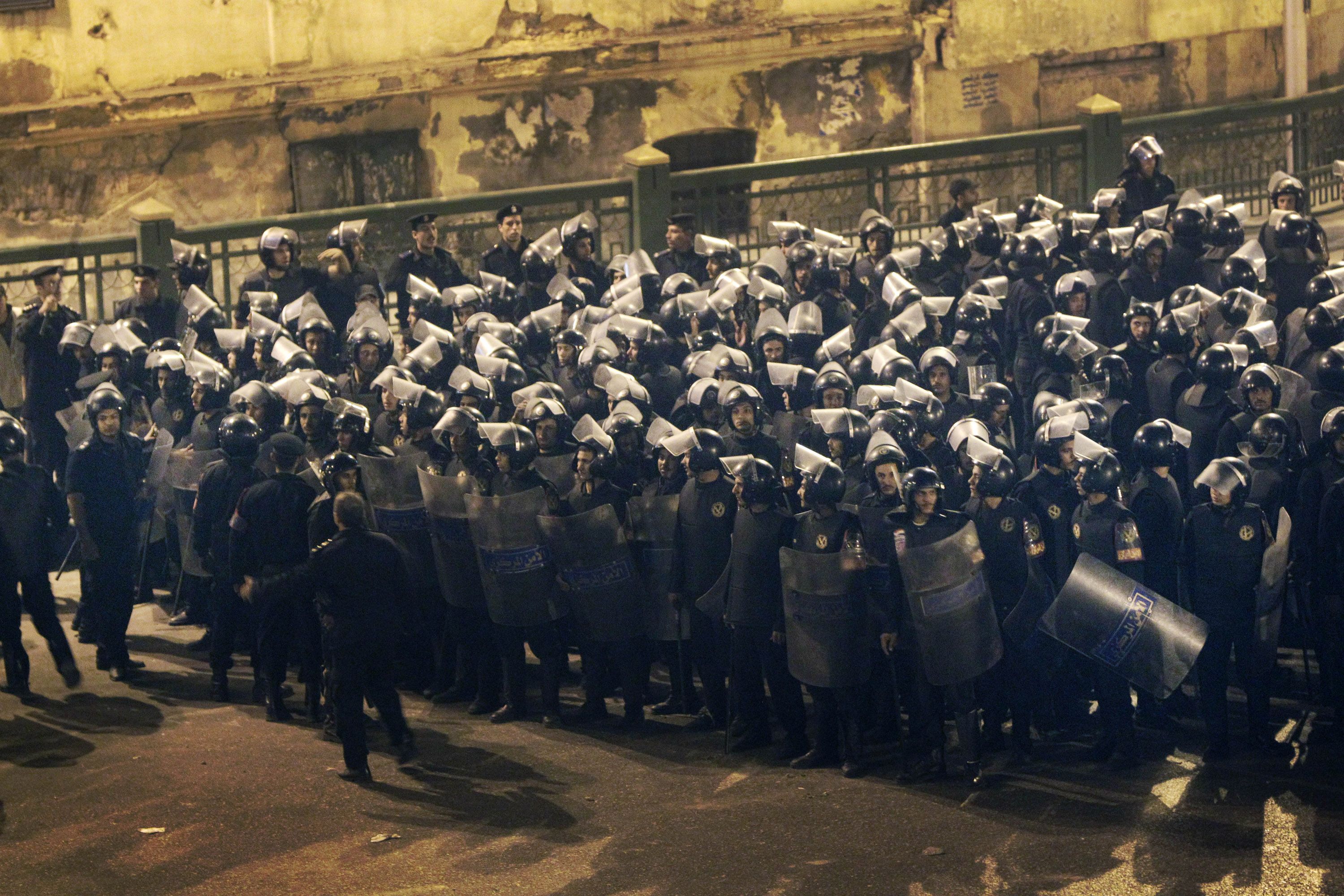 30 000 kravallpoliser hade kommenderats ut på Kairos gator.