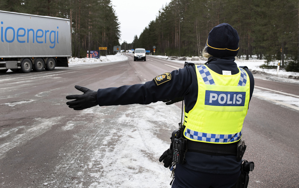 Polisen hittade en norsk kvinna utan covidpass i bagageutrymmet på en bil vid gränsen mot Norge. Arkivbild.