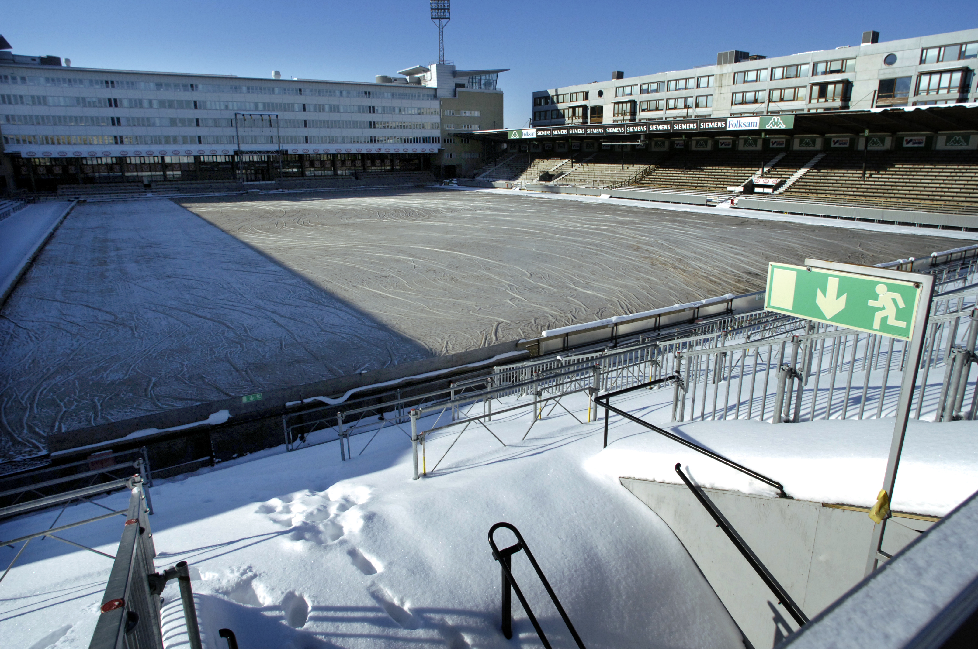 En gång i tiden kunde man se snö i Stockholm. Så även på Söderstadion.