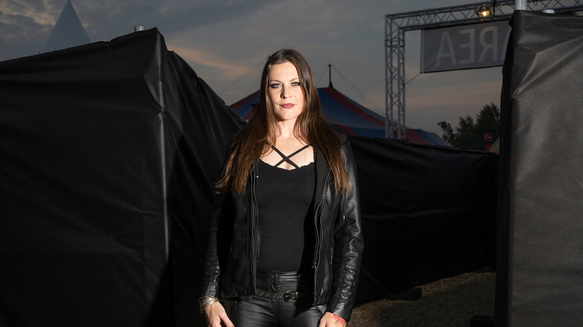 Floor Jansen, sångerska i Nightwish, är peppad på den nya turnén efter den långa pandemin: 'Man kommer verkligen in i sina rutiner snabbt igen. Plötsligt känns det svårt att fatta hur långt två år är på riktigt'.