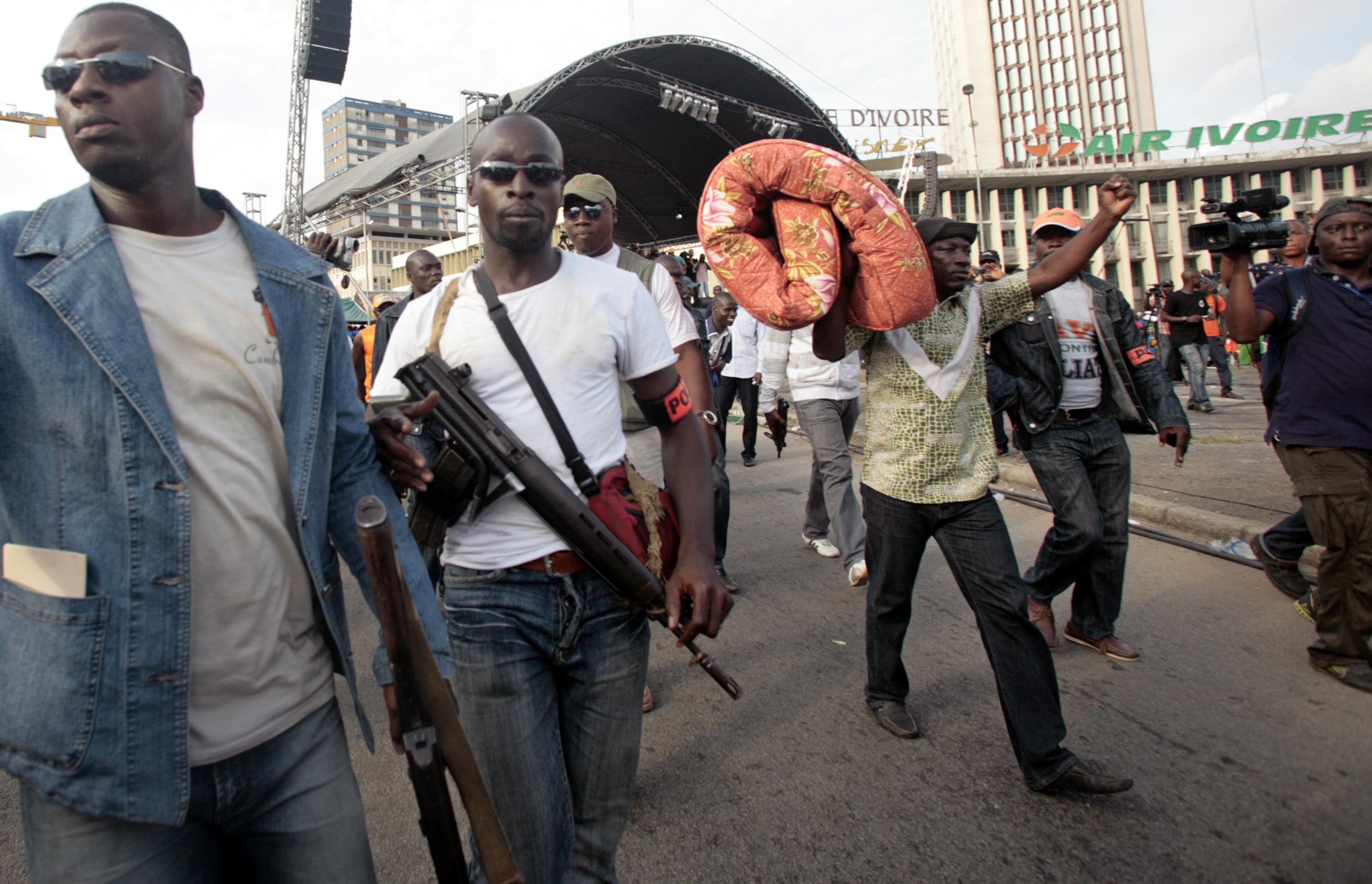 våld, Elfenbenskusten, Gbagbo, Ouattara, Brott och straff, President, Krig, FN