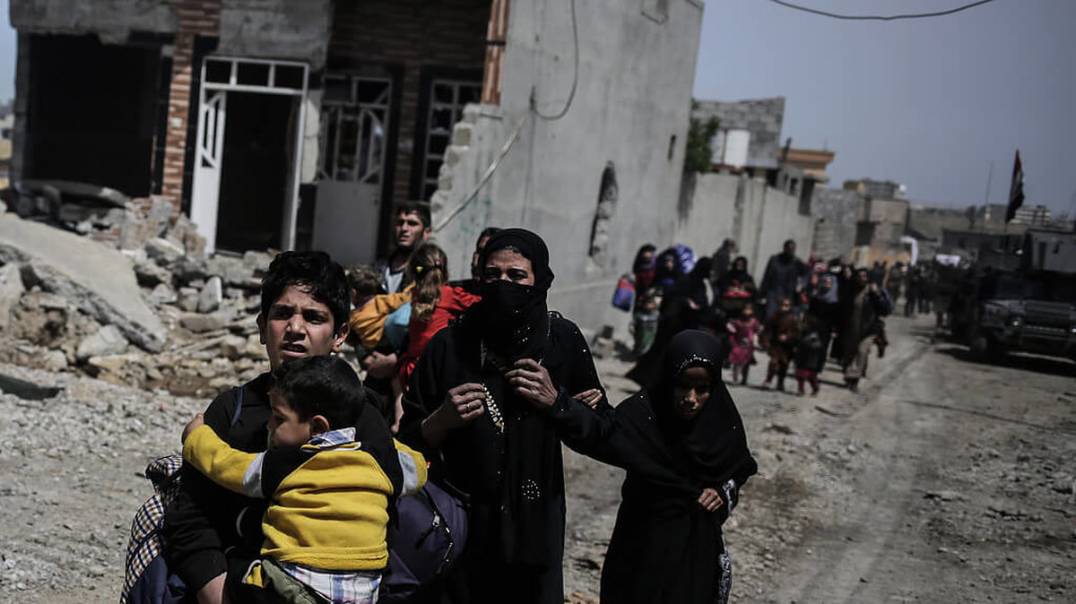 I västra Mosul är hundratusentals personer fast.