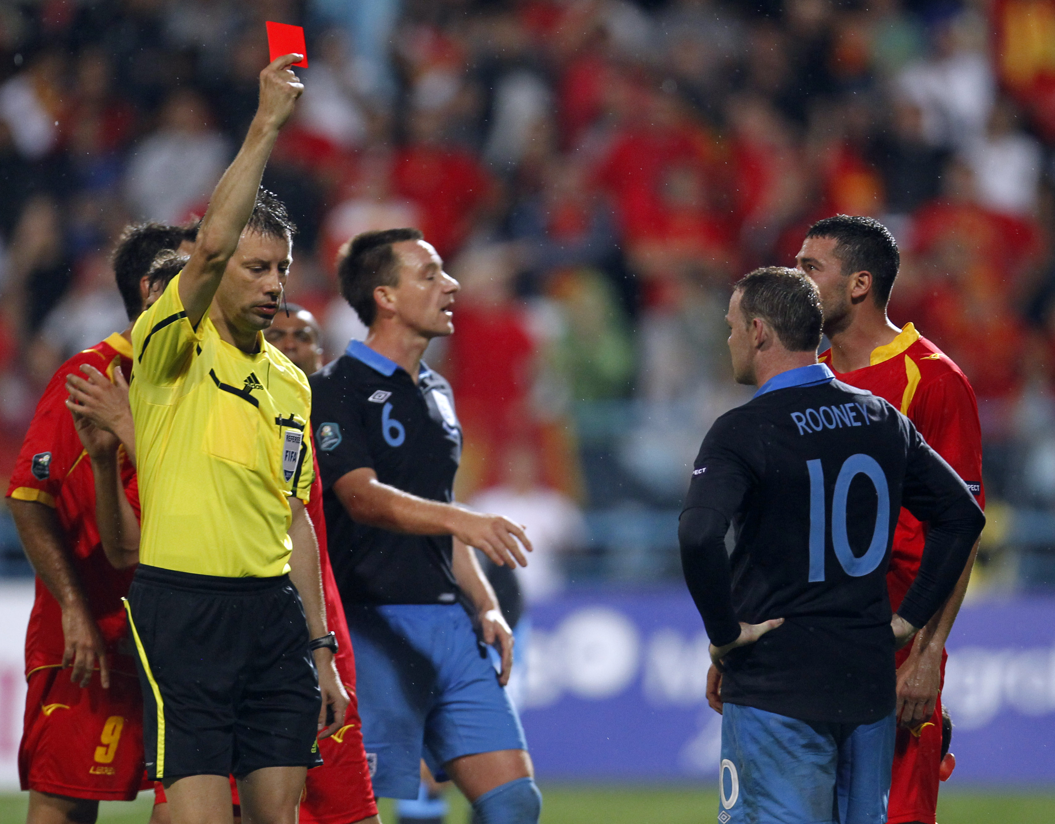 Efter det röda kortet i EM-kvalet mot Montenegro fick inte Rooney spela de två första matcherna i EM.