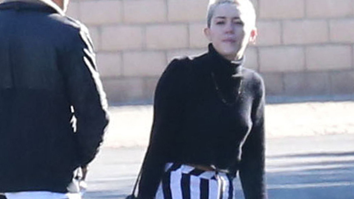 Miley Cyrus randiga byxor känns väldigt Ronald McDonald. Och det är inget snällt betyg om vi säger så...