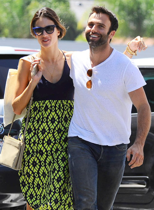 Alessandra Ambrosio och Jamie Mazur. Alessandra Ambrosio och Jamie Mazur.