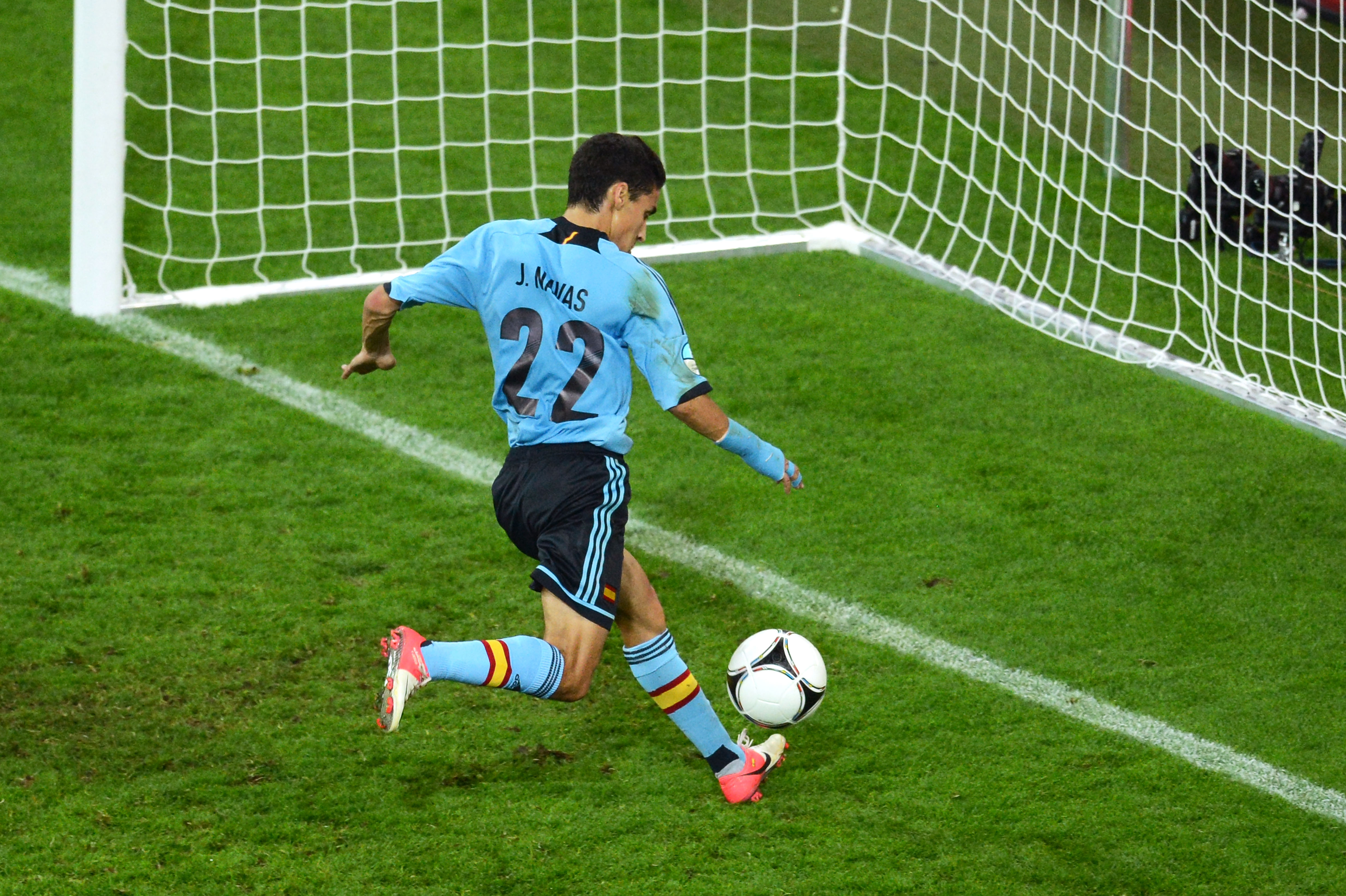 Här gör Jesus Navas segermålet för Spanien. Här gör Jesus Navas segermålet för Spanien.