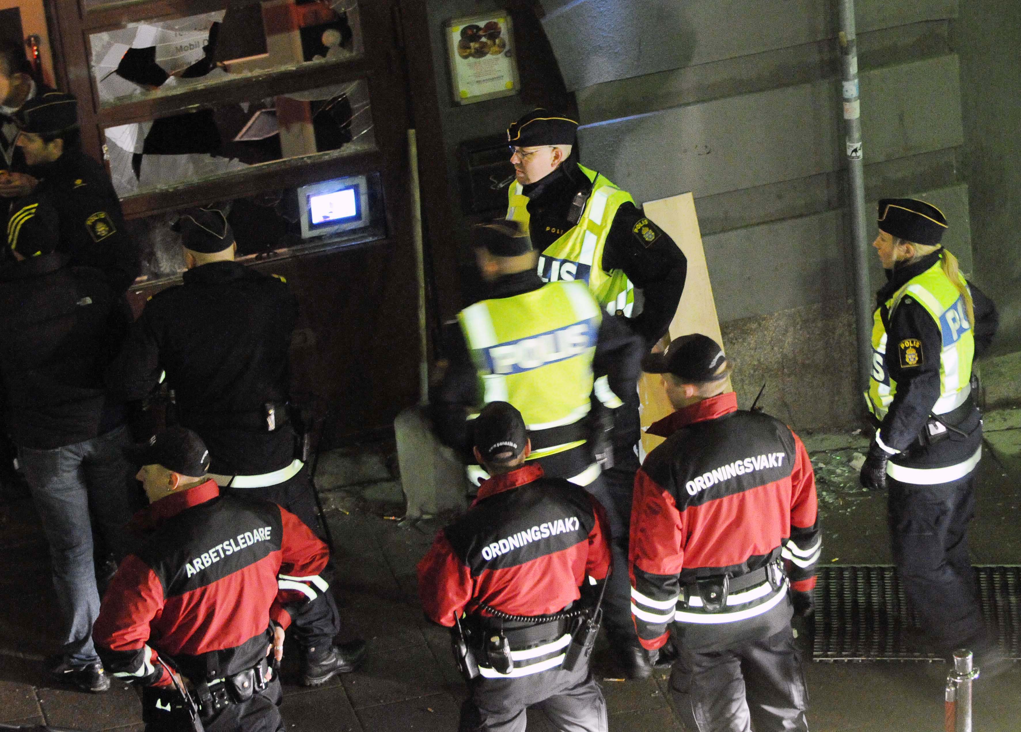 100 poliser arbetar under vecka 29 varav en tredjedel är inlånade från Stockholm.  Bilden är tagen vid ett annat tillfälle.