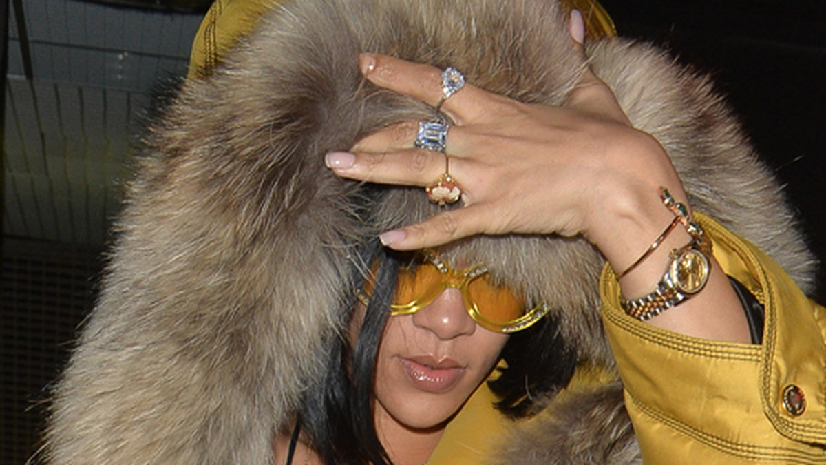 Rihanna var också och festade med Drake på samma klubb.