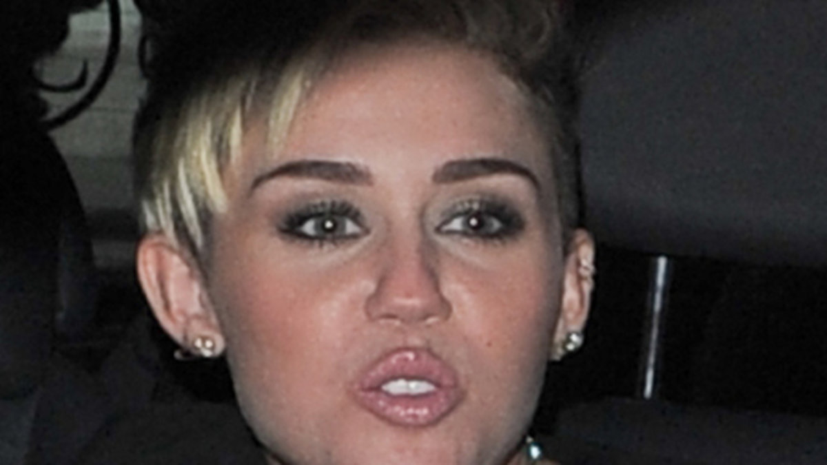 Nu berättar Miley Cyrus hur det egentligen ligger till. 