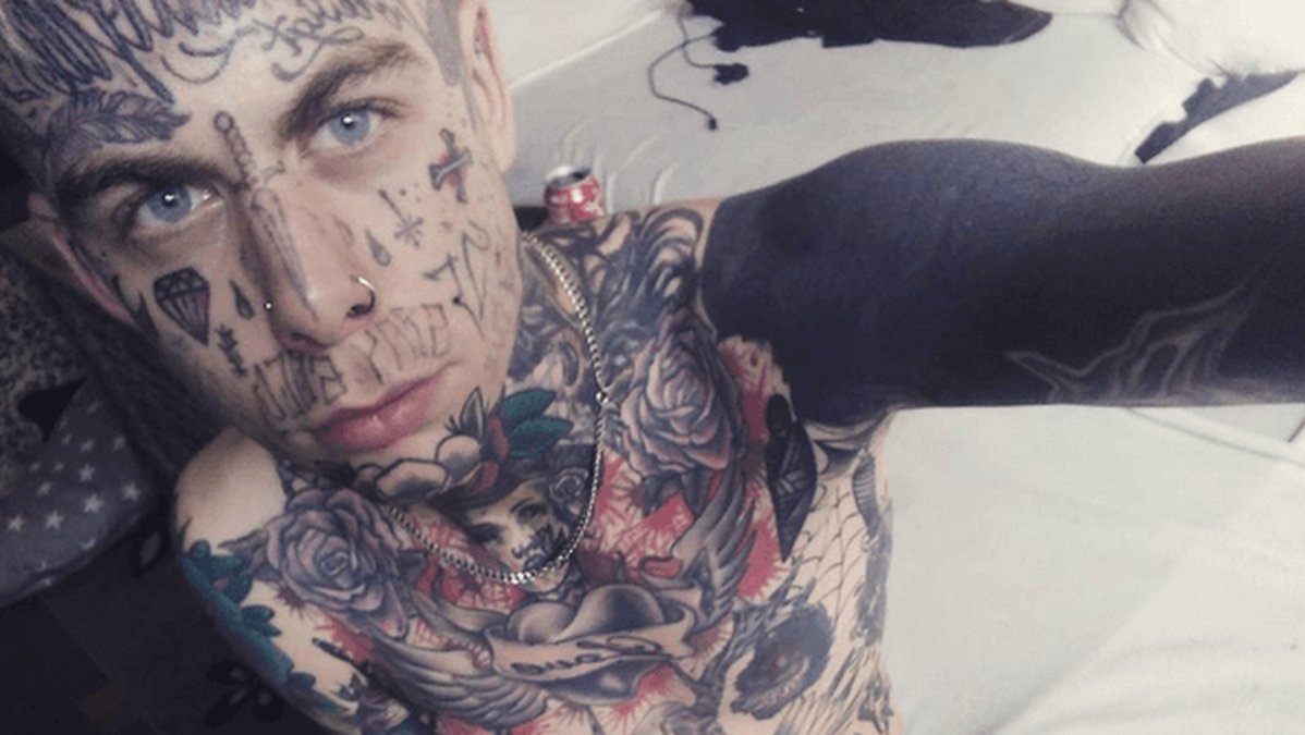 I dag har Michael Sjöberg tatueringar över hela kroppen.