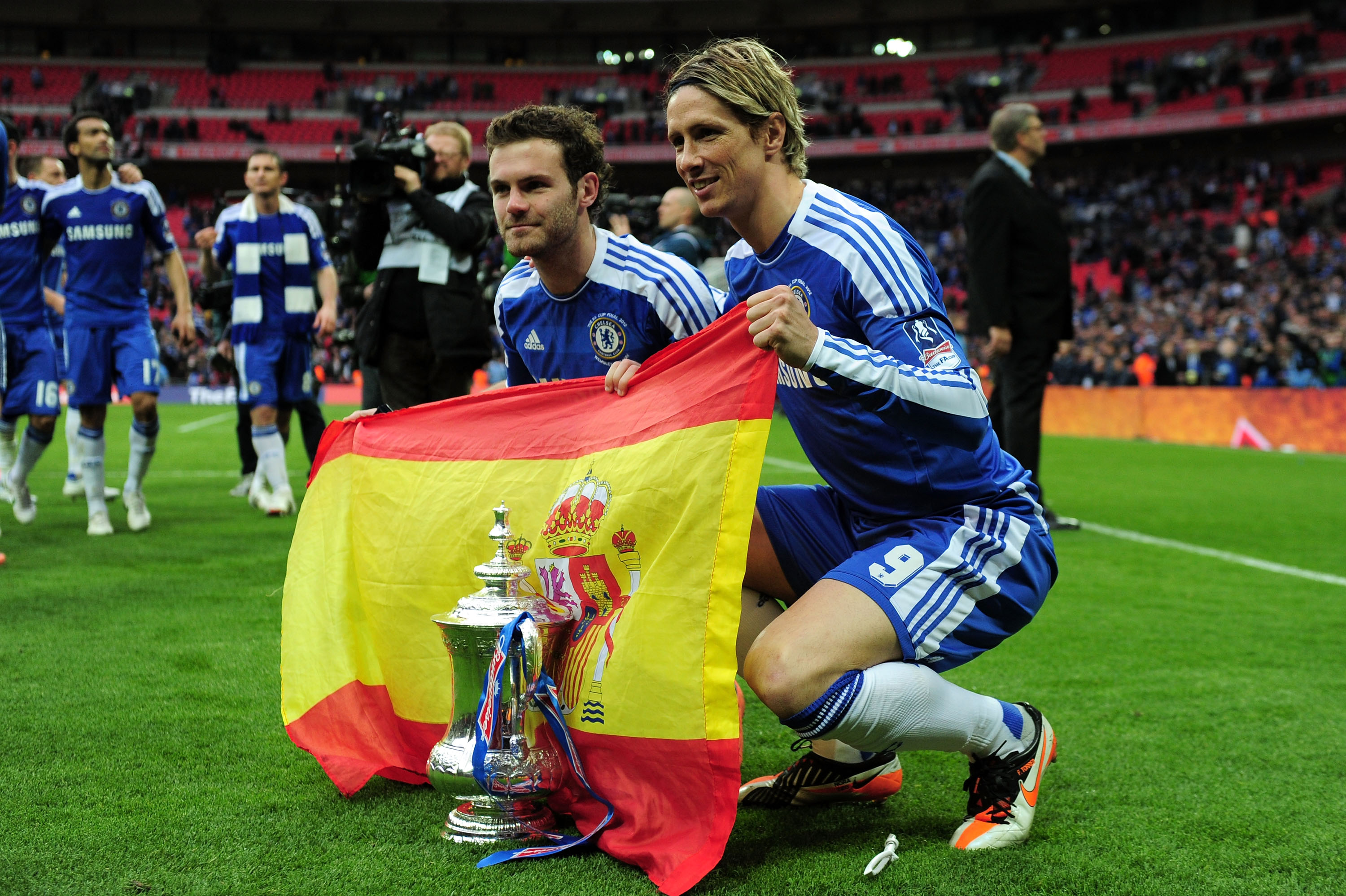 Juan Mata och Fernando Torres har tagits ut till den spanska EM-truppen.