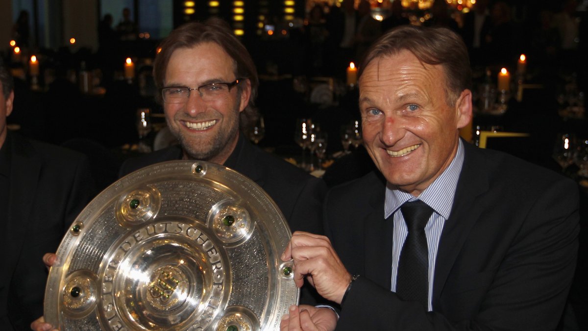 Borussia Dortmund's coach Juergen Klopp och klubbens ägare Hans-Joachim Watzke firar ligaguldet.