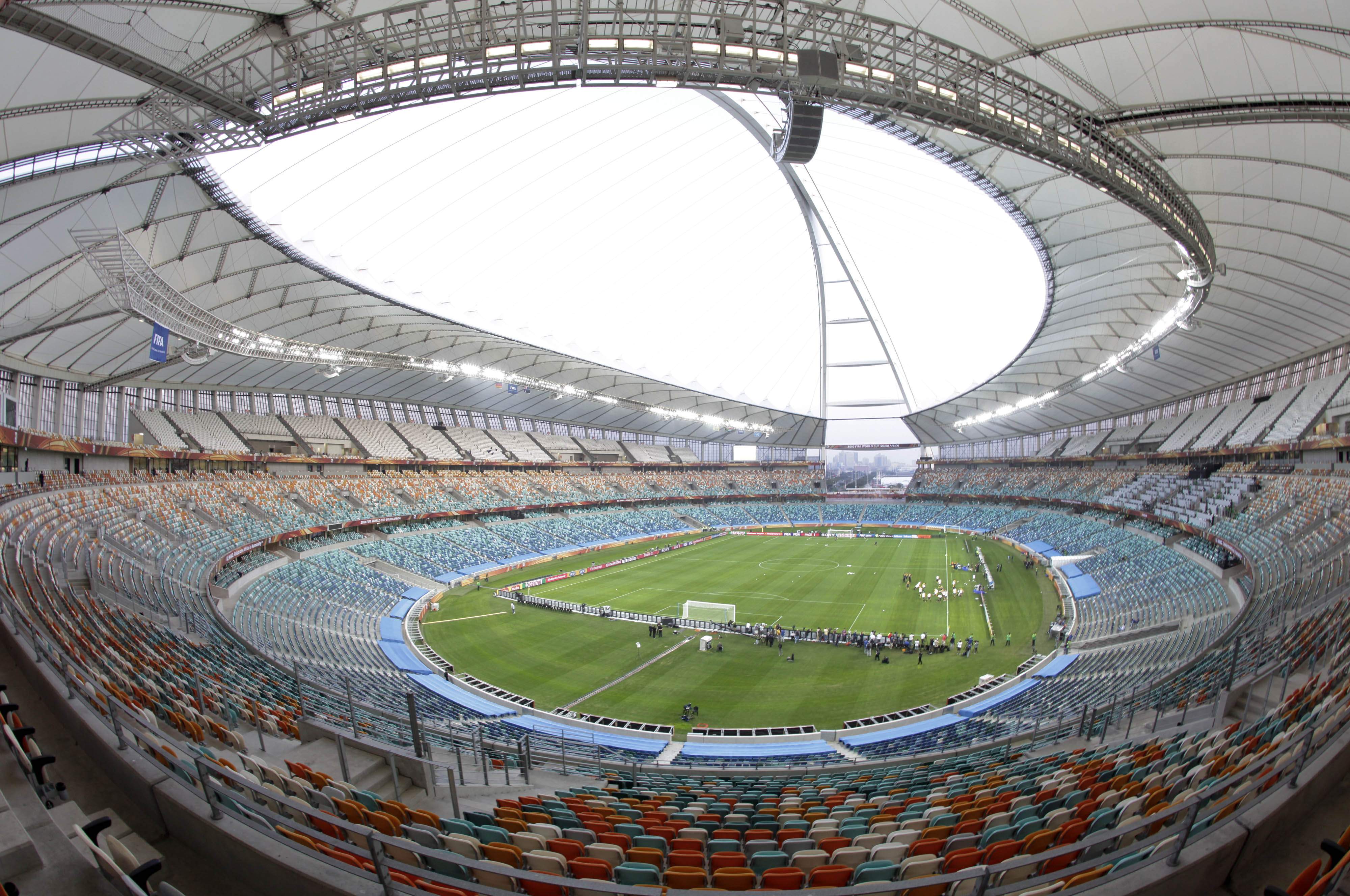 Här på häftiga Durban Stadium kommer dagens åttondelsfinal mellan Holland och Slovakien avgöras.