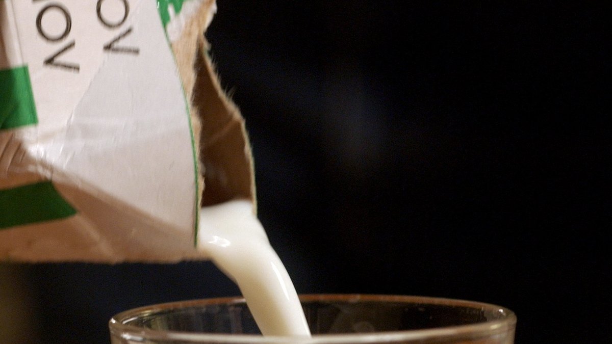 Mjölk ökar risken för akne, menar forskare.