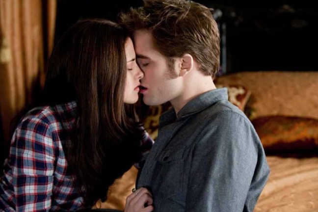 Kristen Stewart och Robert Pattinson har bara setts kyssas i Twilight-filmerna...