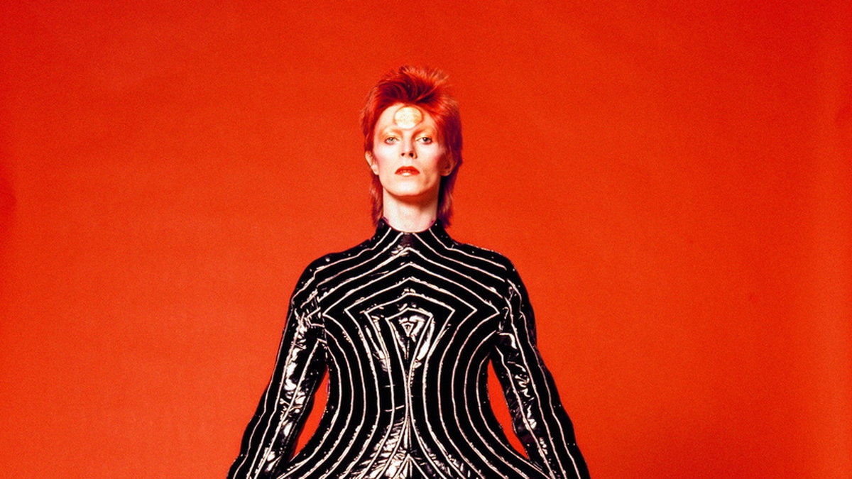 David Bowie i kläder av Kansai Yamamoto. Arkivbild.