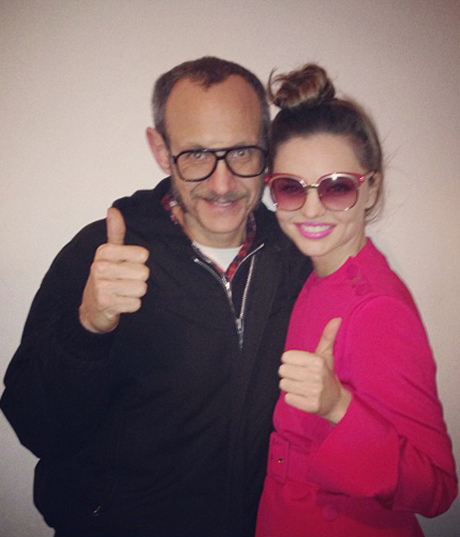 Miranda med fotografen Terry Richardson. Han har bland annat plåtat Lindsay Lohan, bilder som blev en stor succé. Miranda med fotografen Terry Richardson. Han har bland annat plåtat Lindsay Lohan, bilder som blev en stor succé.
