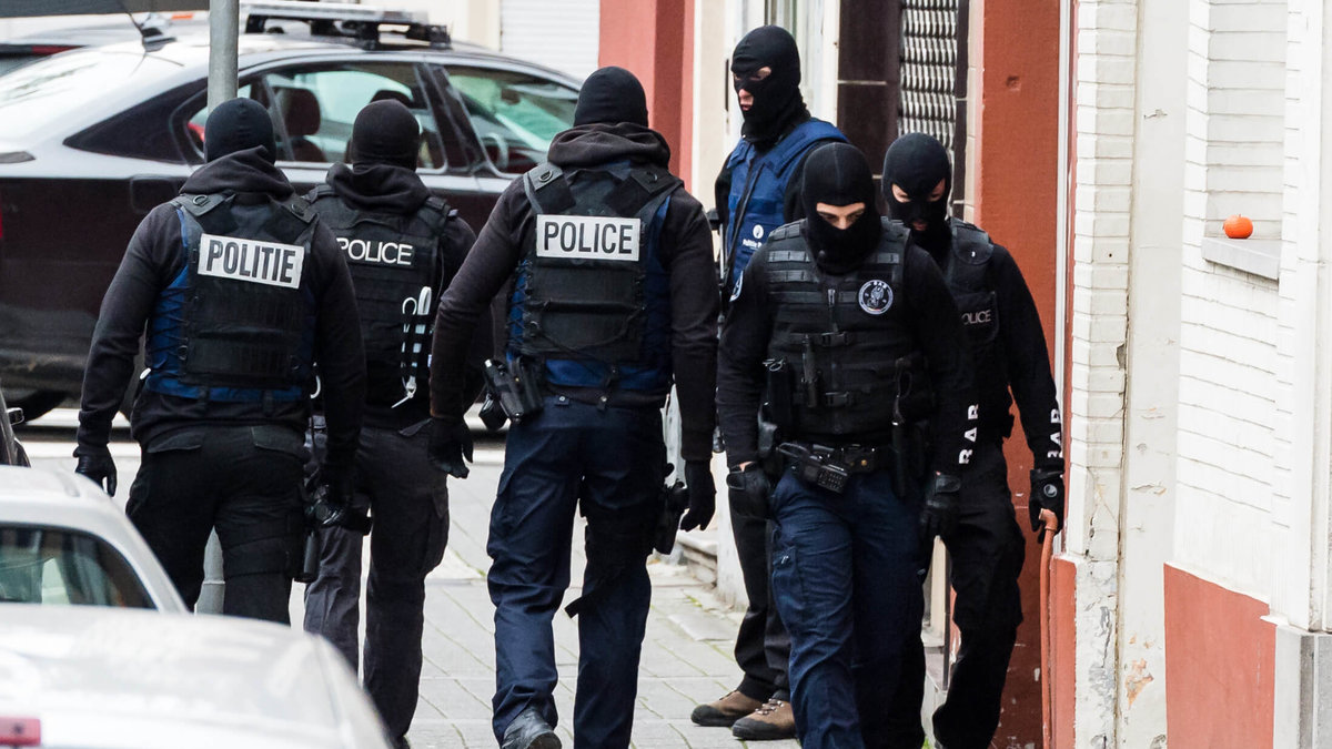 Fyra personer har gripits av Fransk polis. 